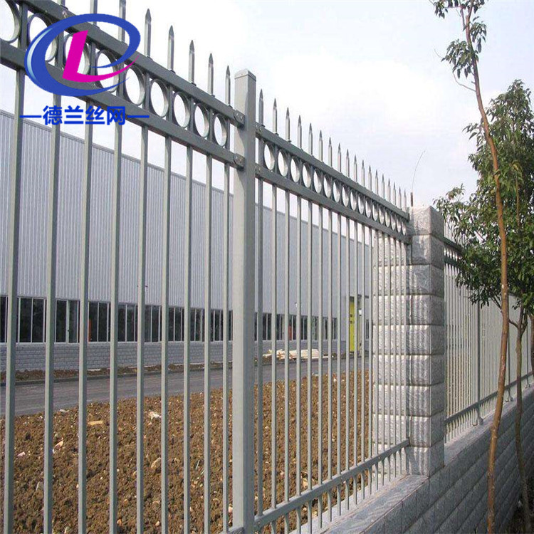 优质小区草坪锌钢护栏 三梁型锌钢栅栏 喷塑铁艺围墙防盗护栏示例图4
