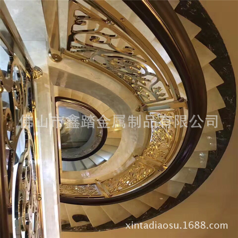 高档酒店玫瑰金不锈钢旋转楼梯 锻打工艺安装实物效果图示例图12