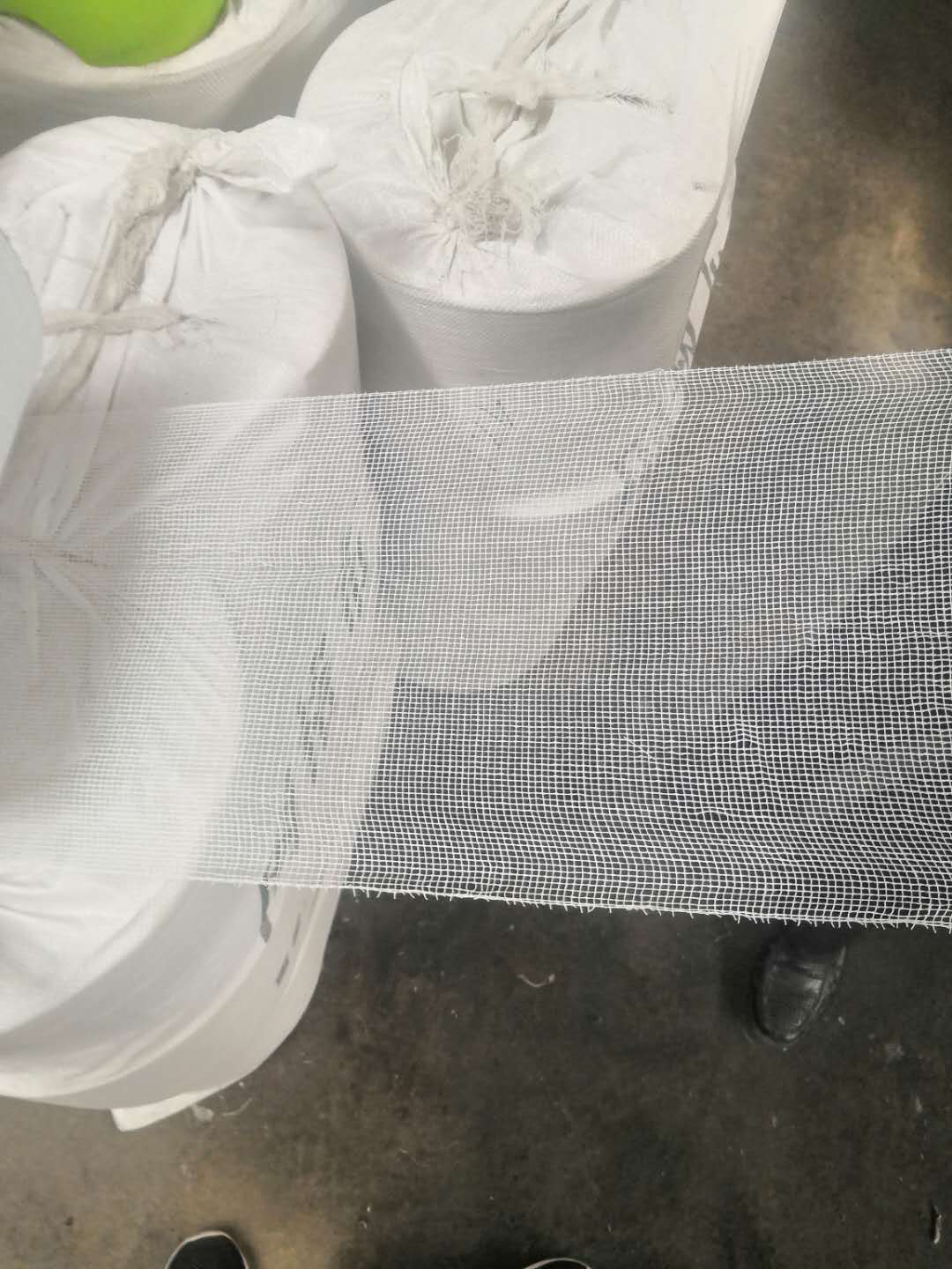 河北玻璃钢网格布 纯涤纶网格布 和夹砂布 生产厂家示例图2
