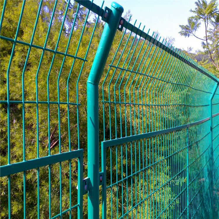 高速公路防撞护栏网 双边丝护栏网 漯河公路防护绿色栅栏示例图5