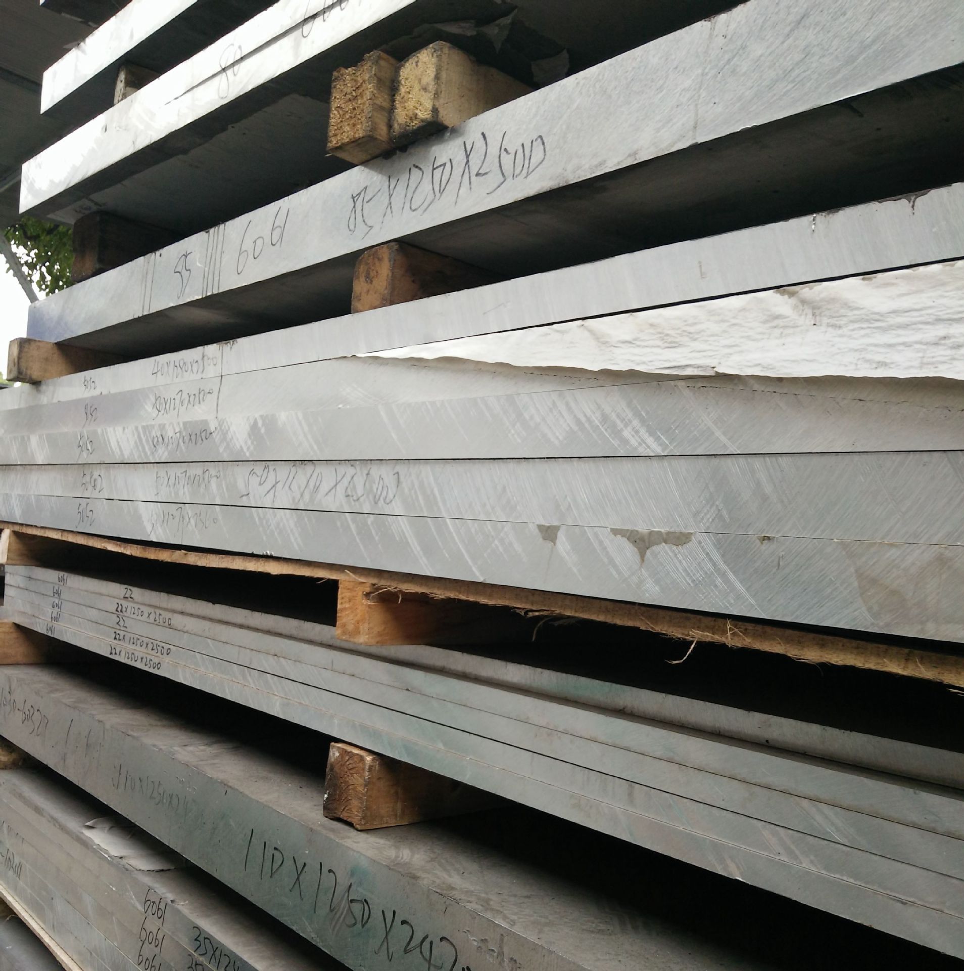 铝板现货供应1060 5052铝板冲孔 冲孔铝板就找岱通示例图14