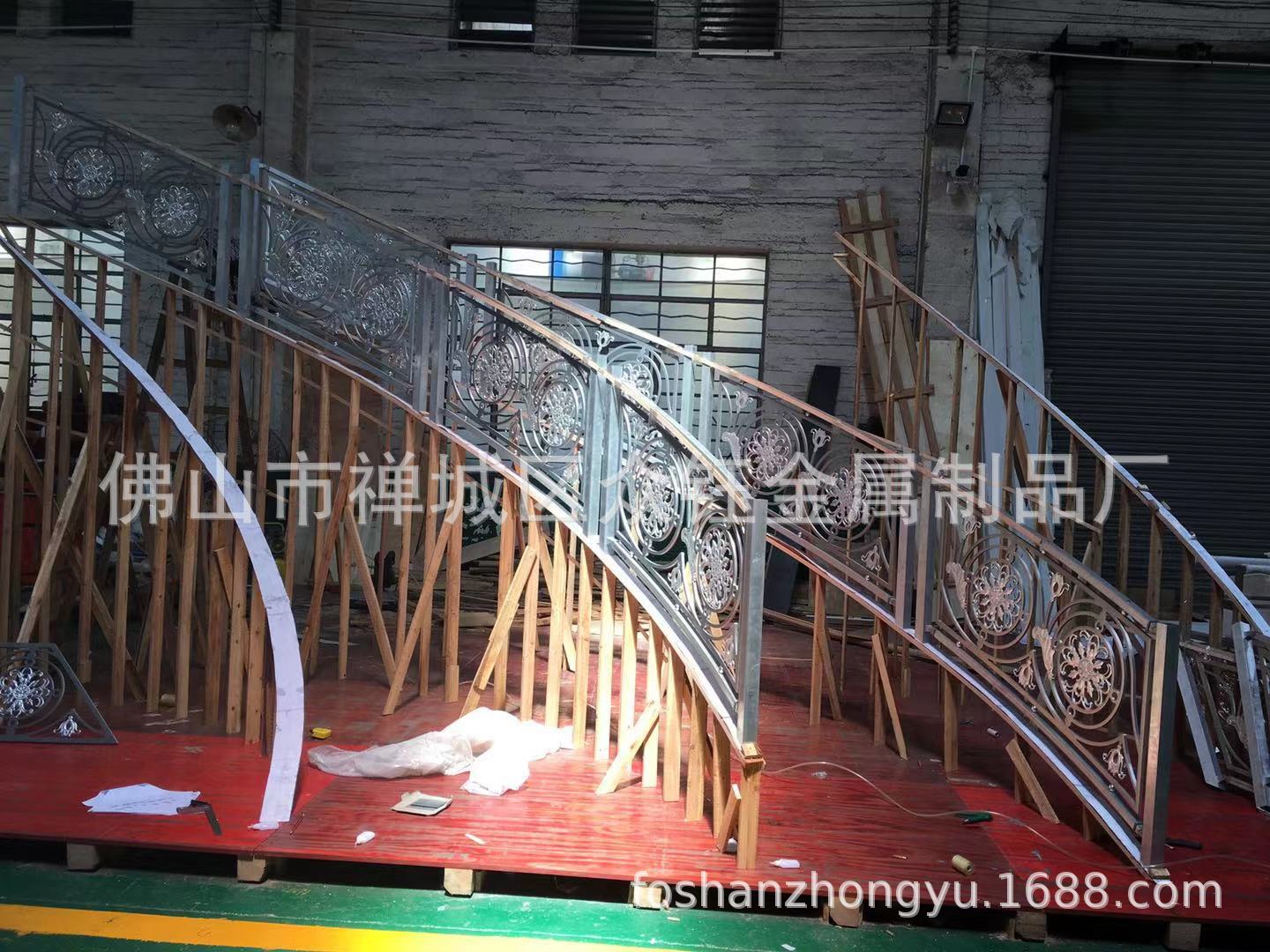 厂家直销 K金铝板雕花楼梯护栏 铝艺精雕整体楼梯护栏示例图11