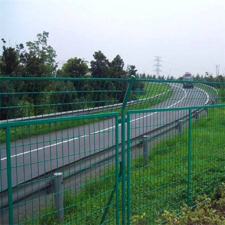 高速公路两侧铁丝围网   PVC浸塑铁丝护栏网  宁德市公路铁丝网示例图8