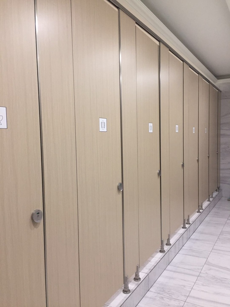 厂家直销浴场学校超市卫生间隔断 抗贝特板材质厕所隔断批发定制示例图9