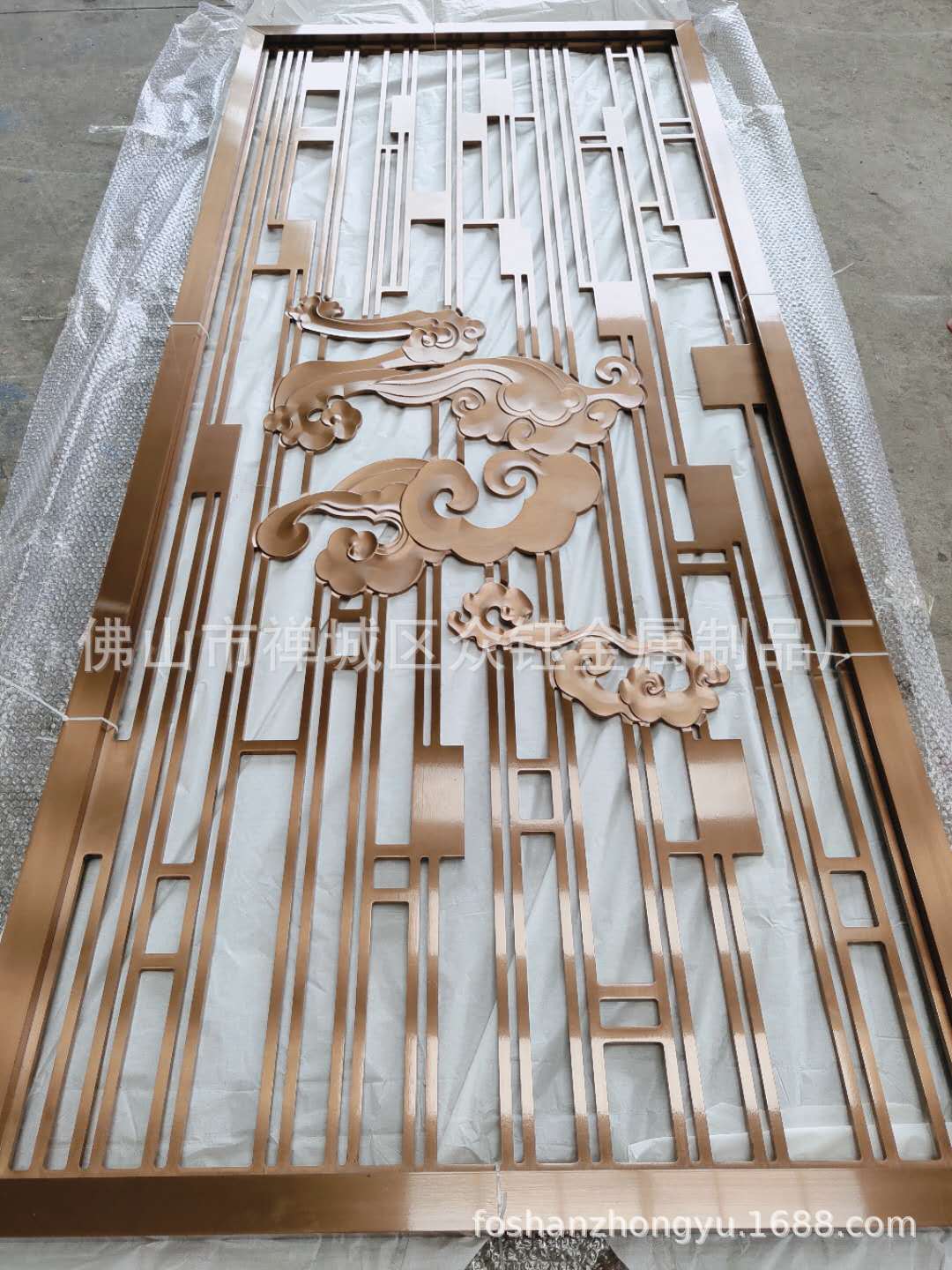 厂家直销 铝板镂空雕刻祥云屏风表面红古铜大气古典示例图5
