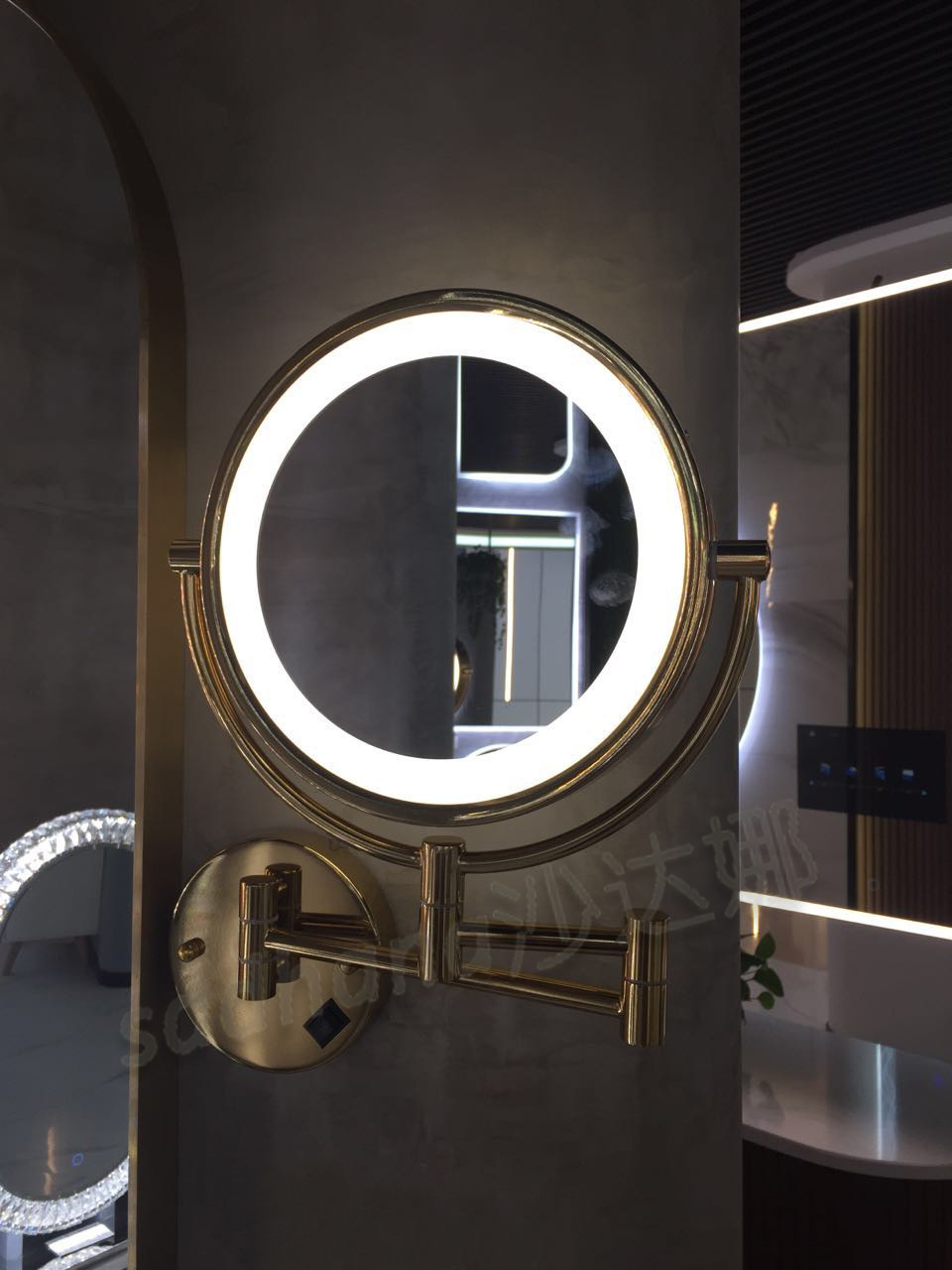 led化妆镜子 带灯卫生间浴室镜子折叠美容放大金属镜 酒店工程镜示例图14
