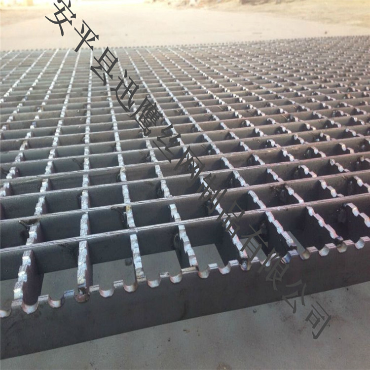 钢格踏步板新款  锯齿形网格板尺寸定制   上海过道脚踏板规格示例图9