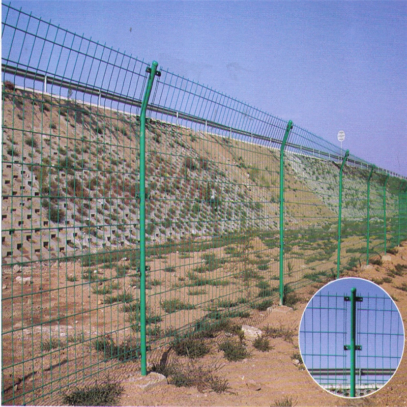 定制生产 双边丝护栏网 养殖防护网光伏电站护栏网 安全防护网示例图6
