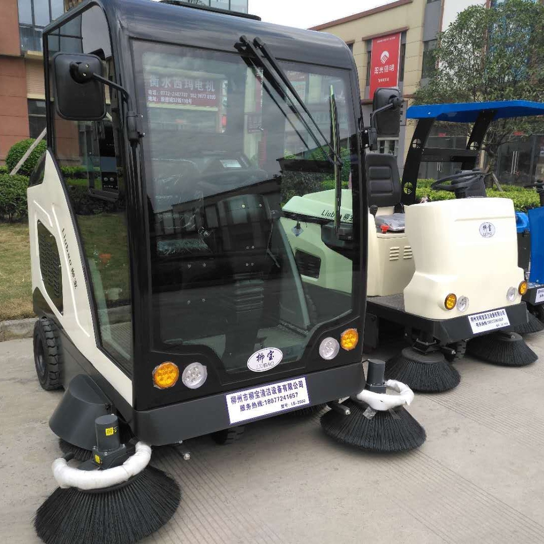东莞驾驶式扫地机 柳宝LB-2000电动扫路车 广东物业环保扫路车