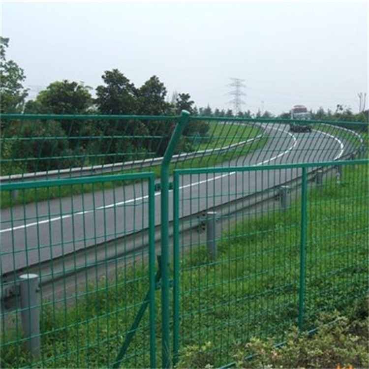 公路防护围栏 网双边丝高速护栏网 铁路防护网机场隔离围栏 网可定制