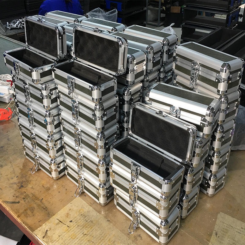 铝合金手提箱定做 铝箱工具箱价格 仪器箱批发 找长安三峰铝箱厂
