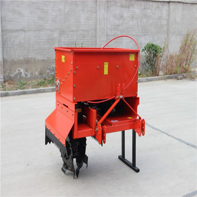 陕西施肥机械 开沟施肥一体机 四轮拖拉机带施肥器图片