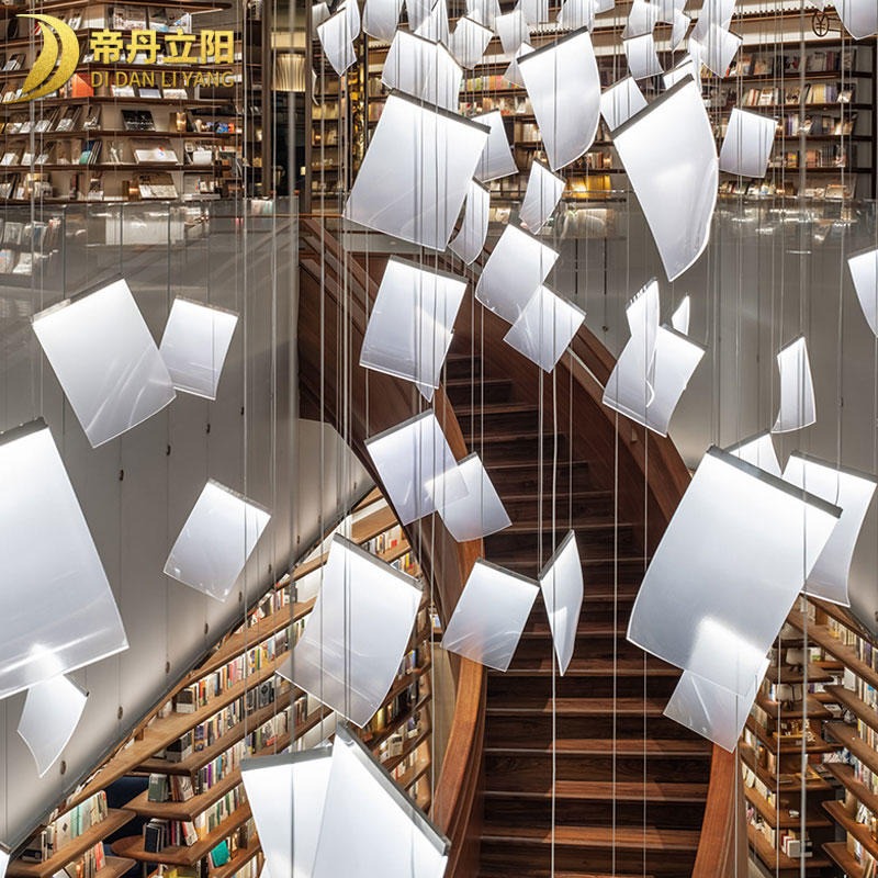 图书馆纸片造型吊灯 商业广场用工程灯定制厂家 大型复古旋转梯装饰灯具