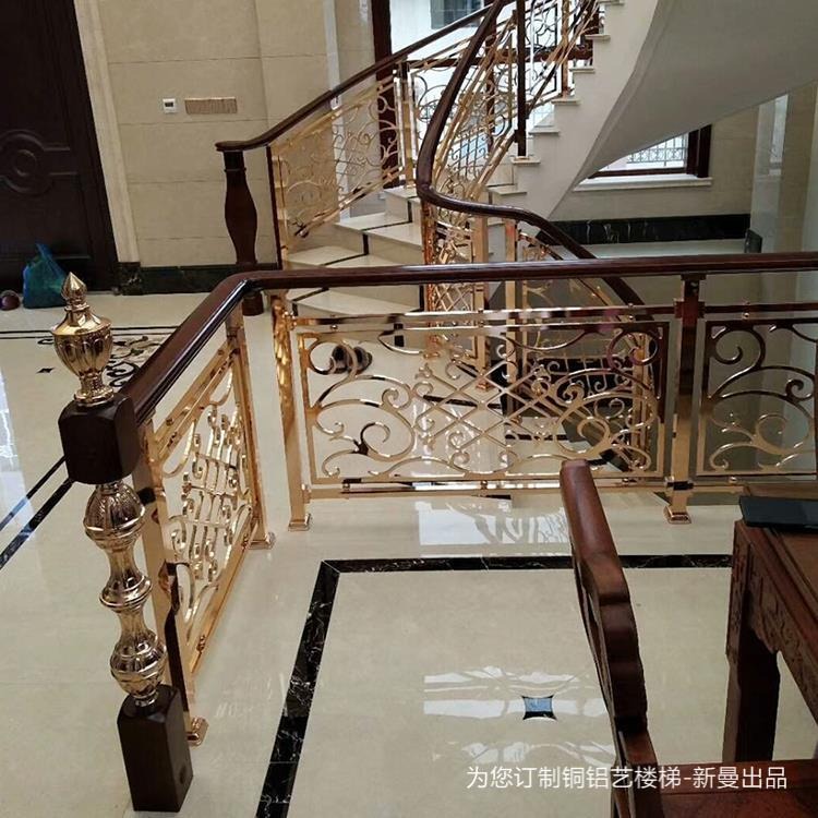 郑州 L型室内铜楼梯K金护栏 与室内装修风格完满的配搭