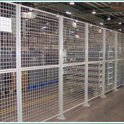 防护网 护栏网 铁艺、三角折弯、 锌钢护栏，围网，围栏网,茂群丝网图片