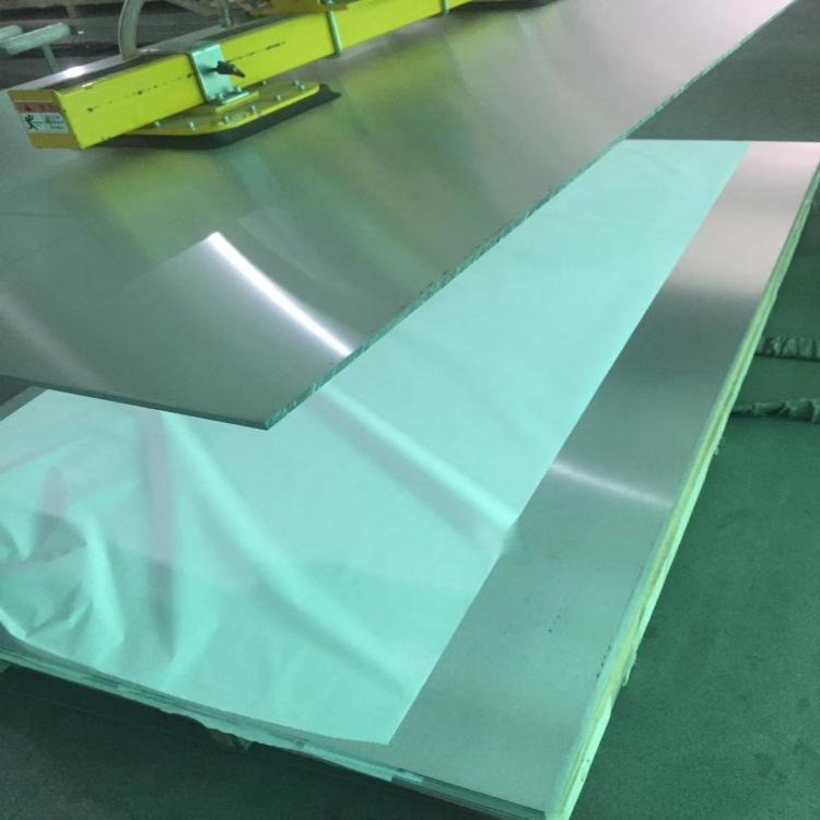5052合金铝板加工定制 铝板报价 国标亮面光滑贴膜5052
