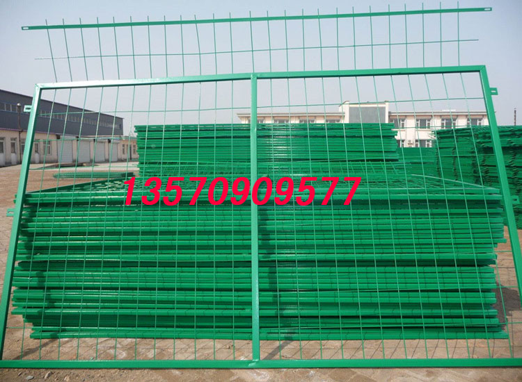 桥梁两边防护网 肇庆公路铁路护栏网 江门道路两边框架厂家示例图4