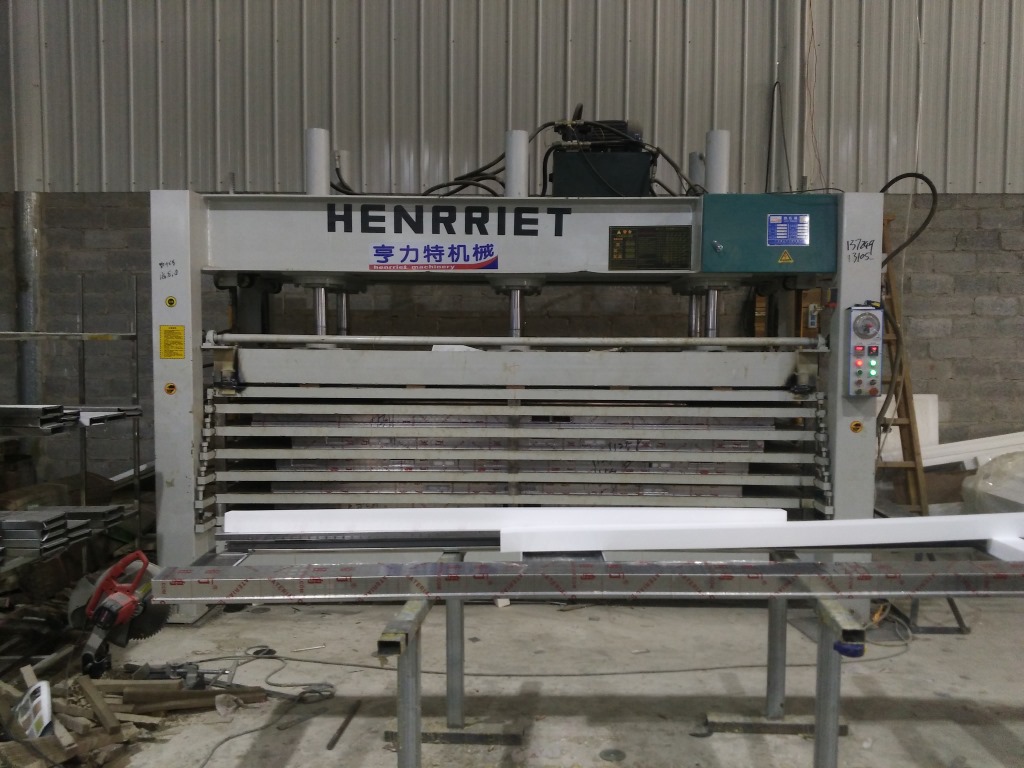 亨力特生产聚氨脂保温板4层4500*1300mm100吨多层一次发泡层压机示例图24