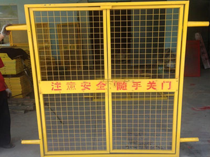 电梯防护门  (2).jpg