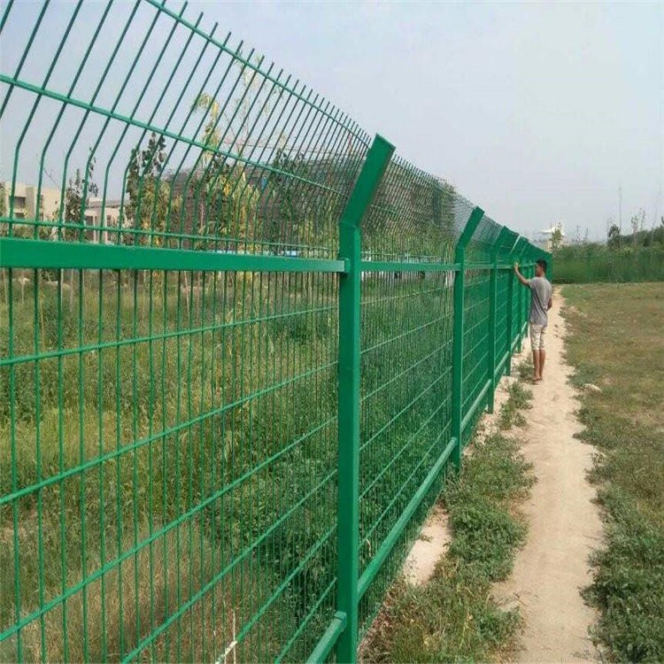 高速公路护栏网 绿色护栏网 道路护栏网现货供应商