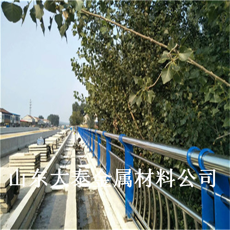 大泰生产销售 木纹转印景观河道栏杆 广西桥梁护栏钢板立柱
