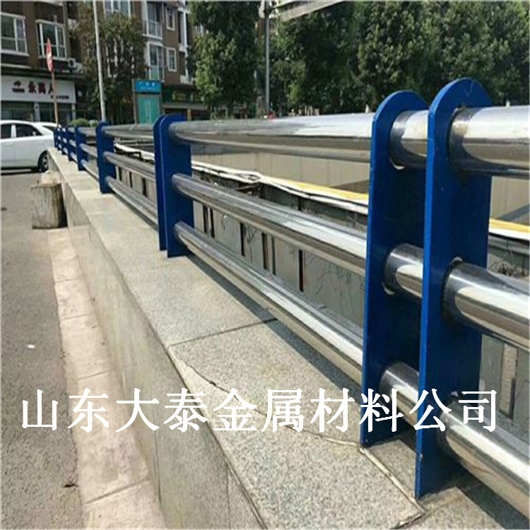 桥梁护栏款式参考价格 桥梁复合管护栏厂 北京304复合管桥梁护栏
