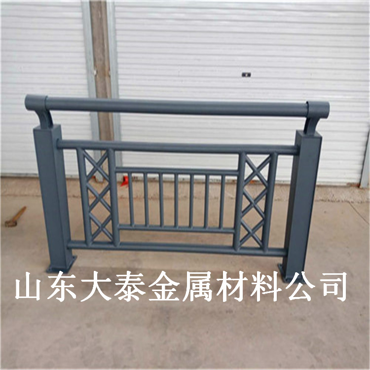 大泰加工 不锈钢桥梁防护栏杆 上海防撞镀锌管桥梁护栏图片