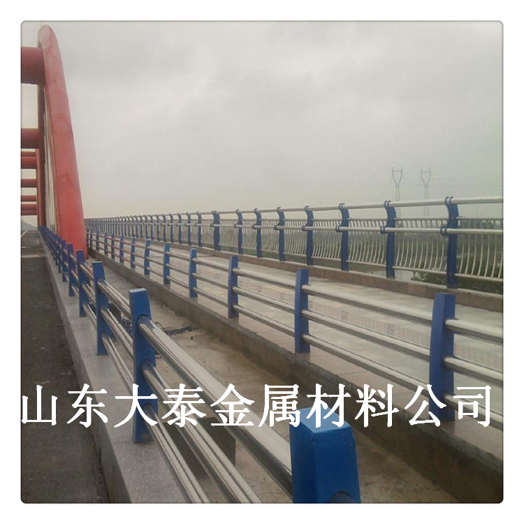 大泰生产销售 木纹转印景观河道栏杆 广东防撞镀锌管桥梁护栏