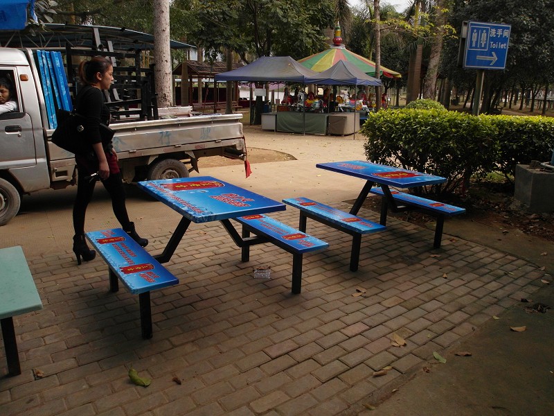 广西柳州市融水 玻璃钢餐桌 方形快餐桌 放心的