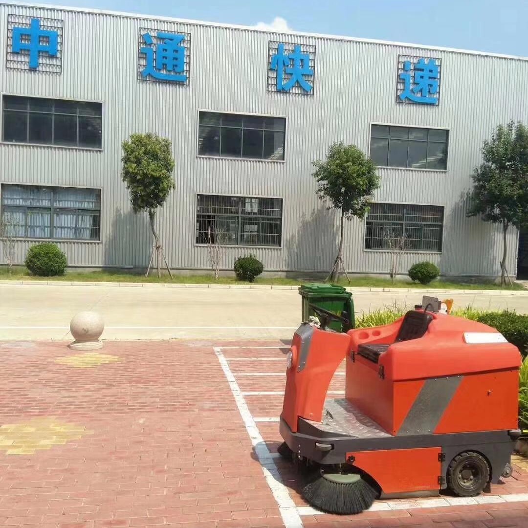 宁波小型吸尘喷水清扫车 凯迪斯S3驾驶式扫地机 工厂工地树叶垃圾灰尘清扫车
