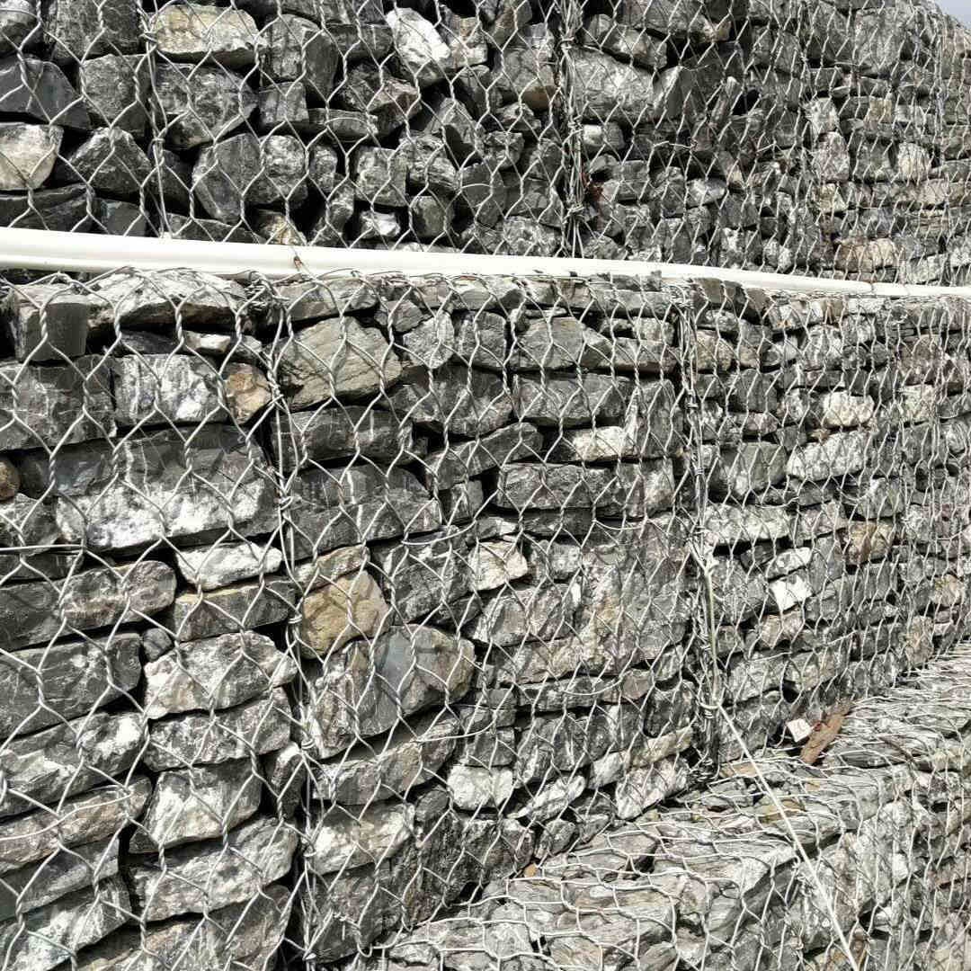 亚奇包塑六角石笼网 排水渠修建绿色格宾网笼 挡土墙河堤专用编织六角钢丝网