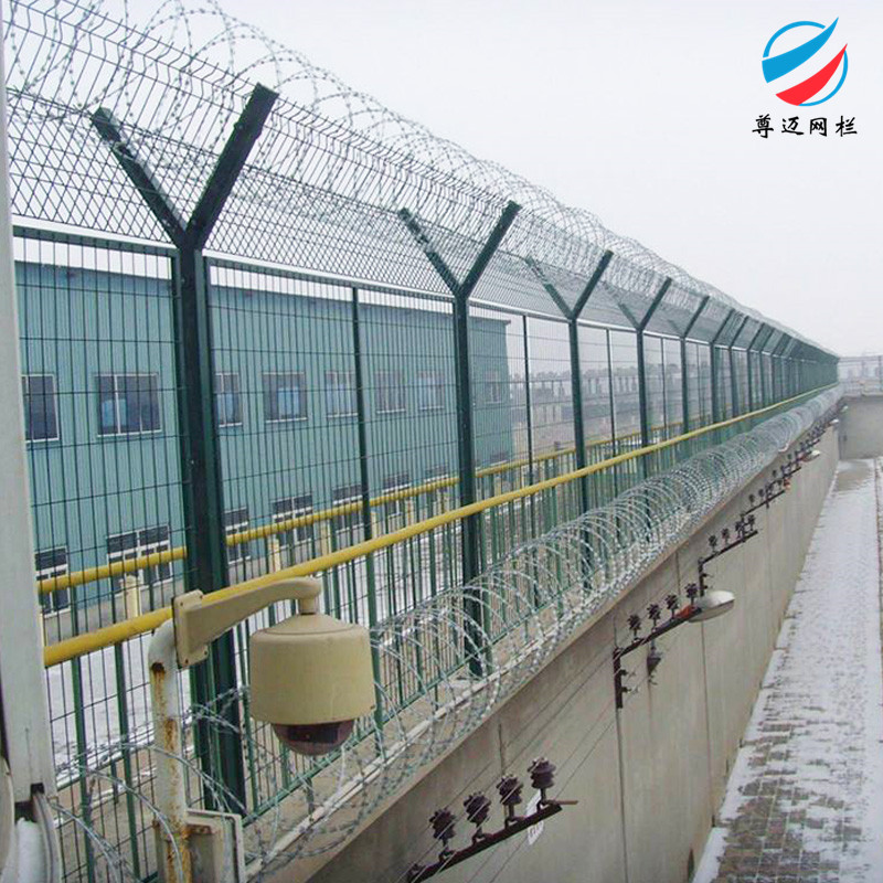 云南监狱隔离栅 尊迈机场隔离护栏 监狱护栏网 三角折弯护栏厂家
