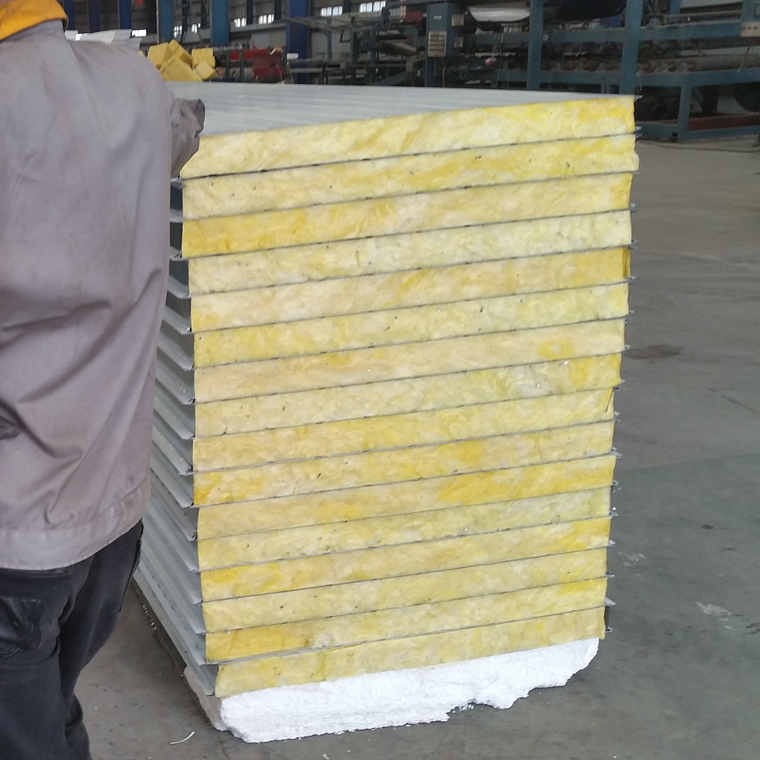 75mm岩棉彩钢板 定制50公斤夹芯岩棉板 岩棉复合夹心彩钢板