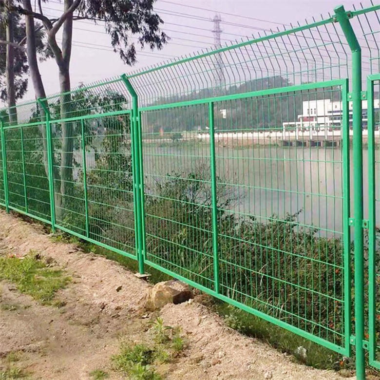 山东养殖框架隔离栅 树林防护网 圈地钢丝护栏网厂家 尊迈供应