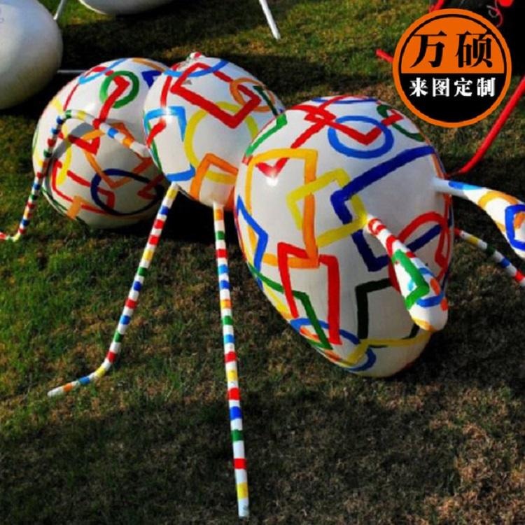 昆虫玻璃钢雕塑 动物玻璃钢雕塑 大型蚂蚁玻璃钢雕塑 巨型彩绘蚂蚁雕塑 万硕图片
