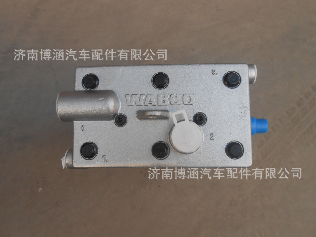 现货供应中国重汽双杠空压机    VG1560130080A示例图3