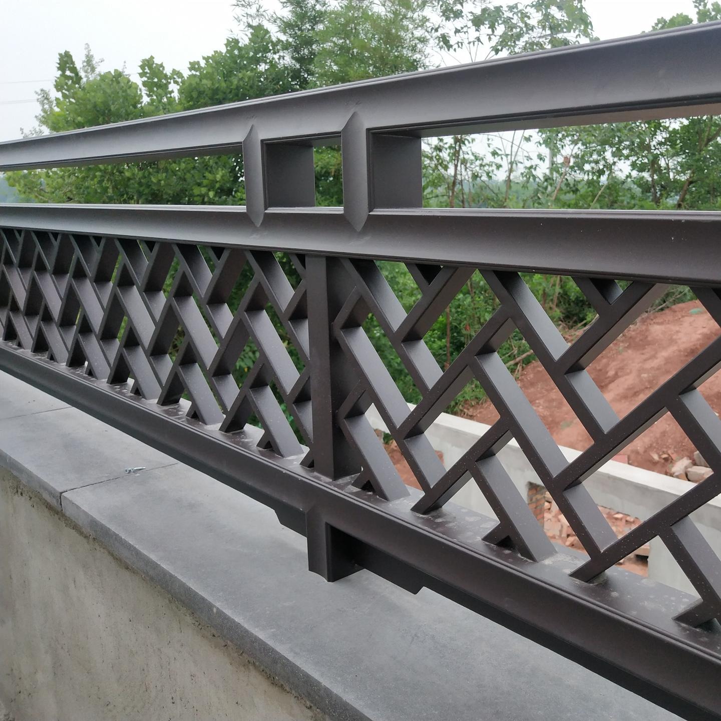生产仿古铝护栏 木纹色护栏 楼梯护栏装饰