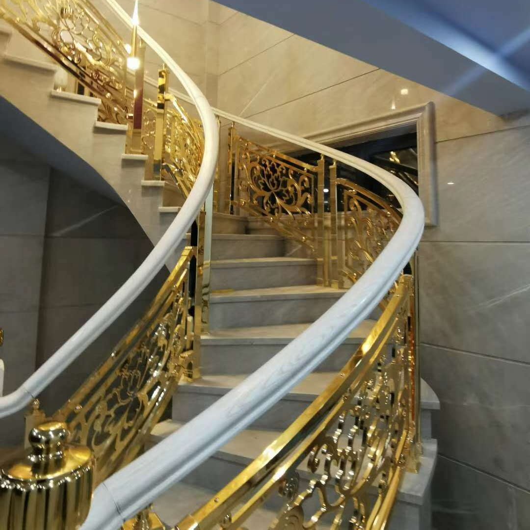 众钰 弧形楼梯扶手铜艺镀铜镀金护栏实景案例展示图片