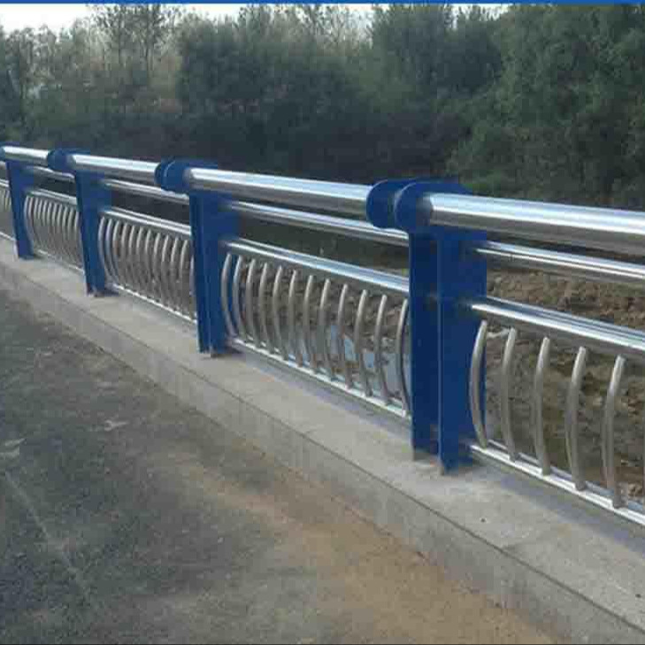 不锈钢河道护栏生产厂家 河道护栏价格 河道安全围栏施工图片