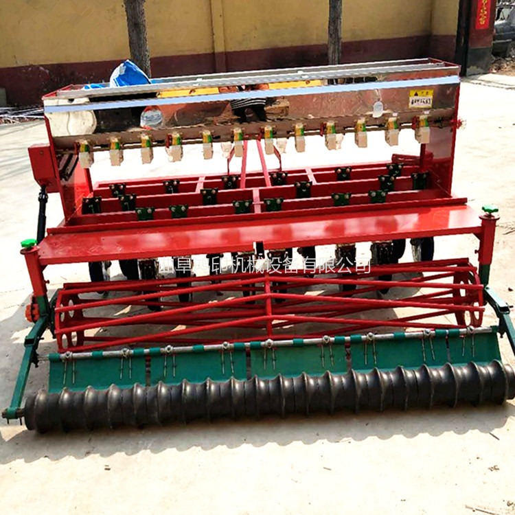 陕西苜蓿草播种机 拖拉机牵引式多功能燕麦黑米苜蓿播种机 2020新款多功能播种机图片