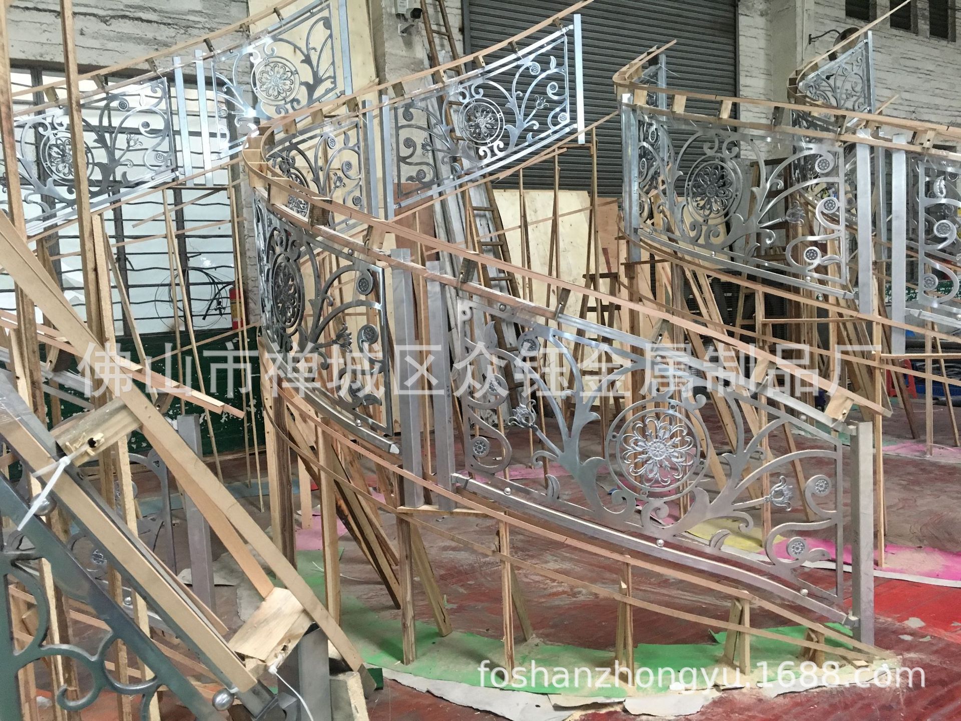 厂家直销 装铝板雕花镂空楼梯护栏 别墅铝板镂空浮雕K金护栏示例图18