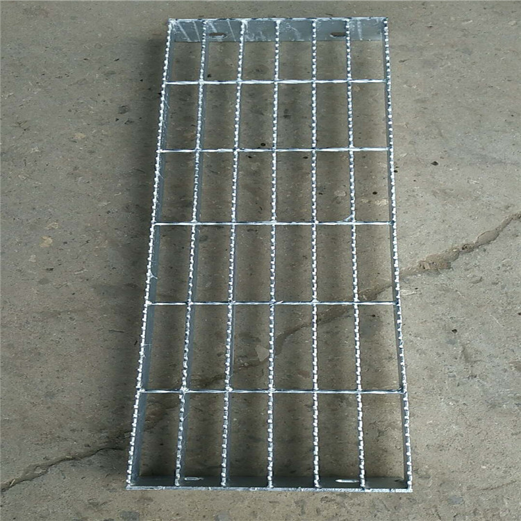 钢格踏步板新款  锯齿形网格板尺寸定制   上海过道脚踏板规格示例图1