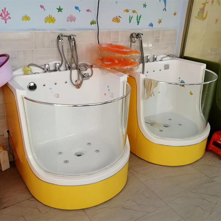 婴幼儿浴缸商用 曲面玻璃婴幼儿游泳池 婴幼儿戏水池商用图片