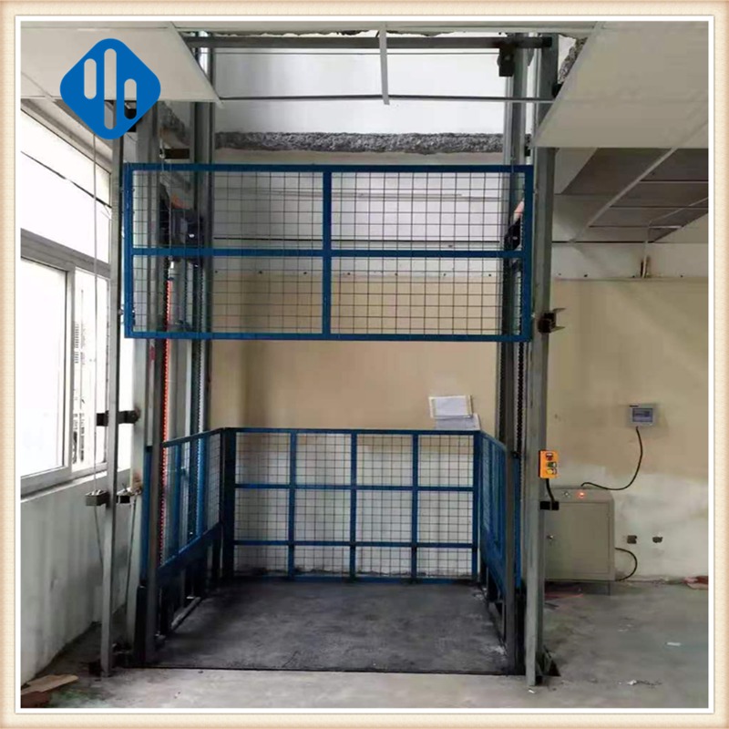 厂家定制液压升降货梯板房专用运输固定式导轨链条升降货梯图片