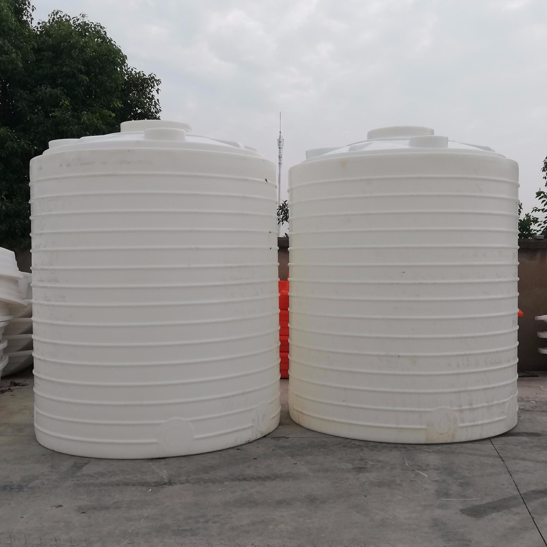 8吨塑料储水罐 渗滤液处理站防腐蚀耐酸碱药剂储罐
