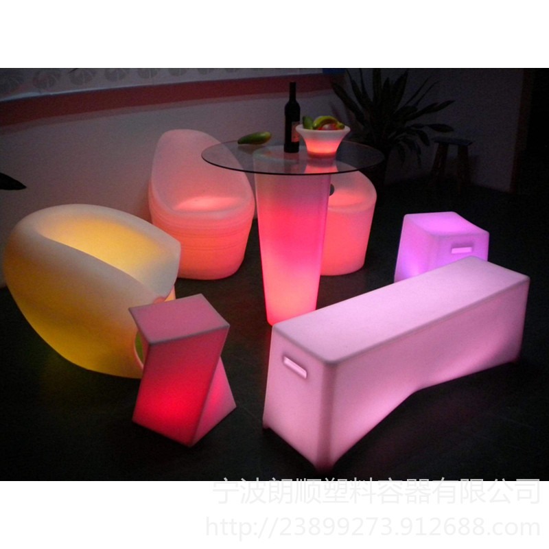 制作滚塑桌子 发光塑料沙发 景观发光灯罩图片