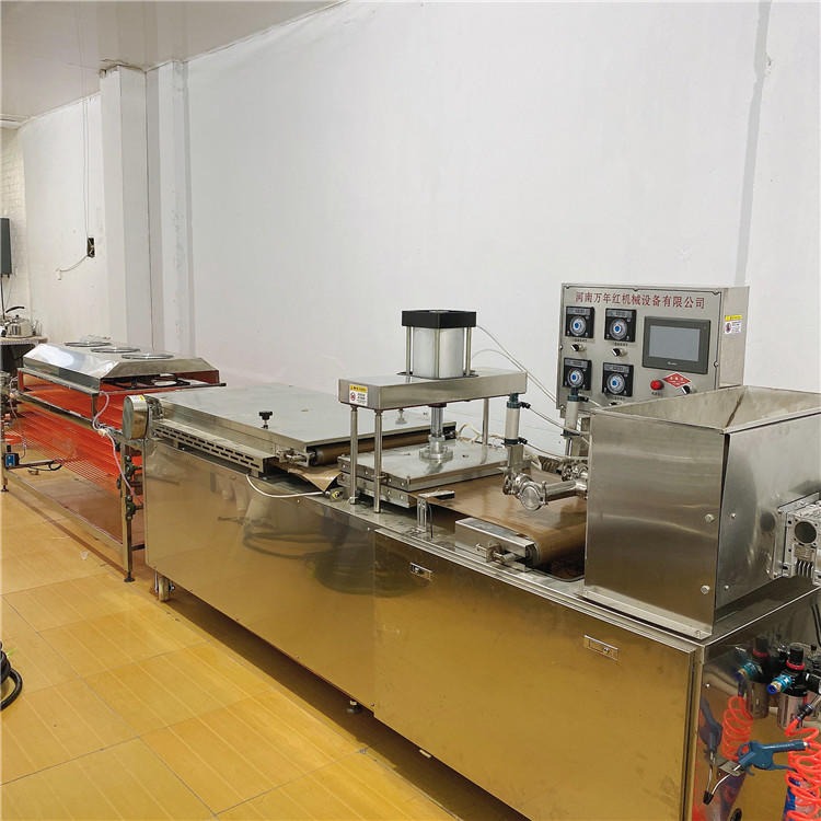 烤鸭饼机 成都圆形烤鸭饼机品种齐全 450型 多功能单饼机 万年红全自动烙馍机