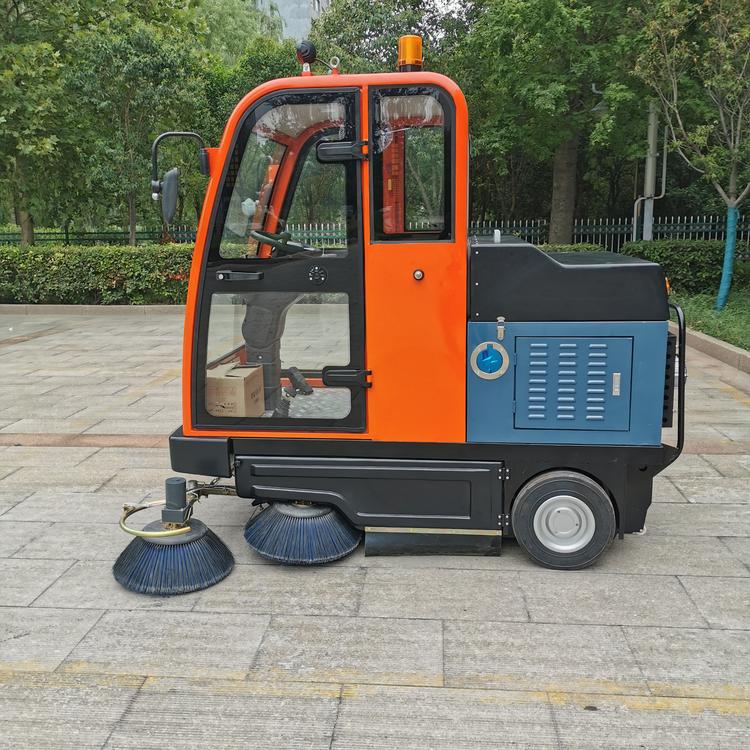 驾驶式电动扫地车 全自动扫路车厂家 自销全封闭式驾驶式扫地车 宏园 价格实惠