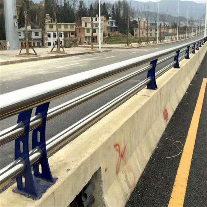 304不锈钢复合管  新款桥梁护栏 外不锈钢内碳钢管 防撞管 不锈钢立柱