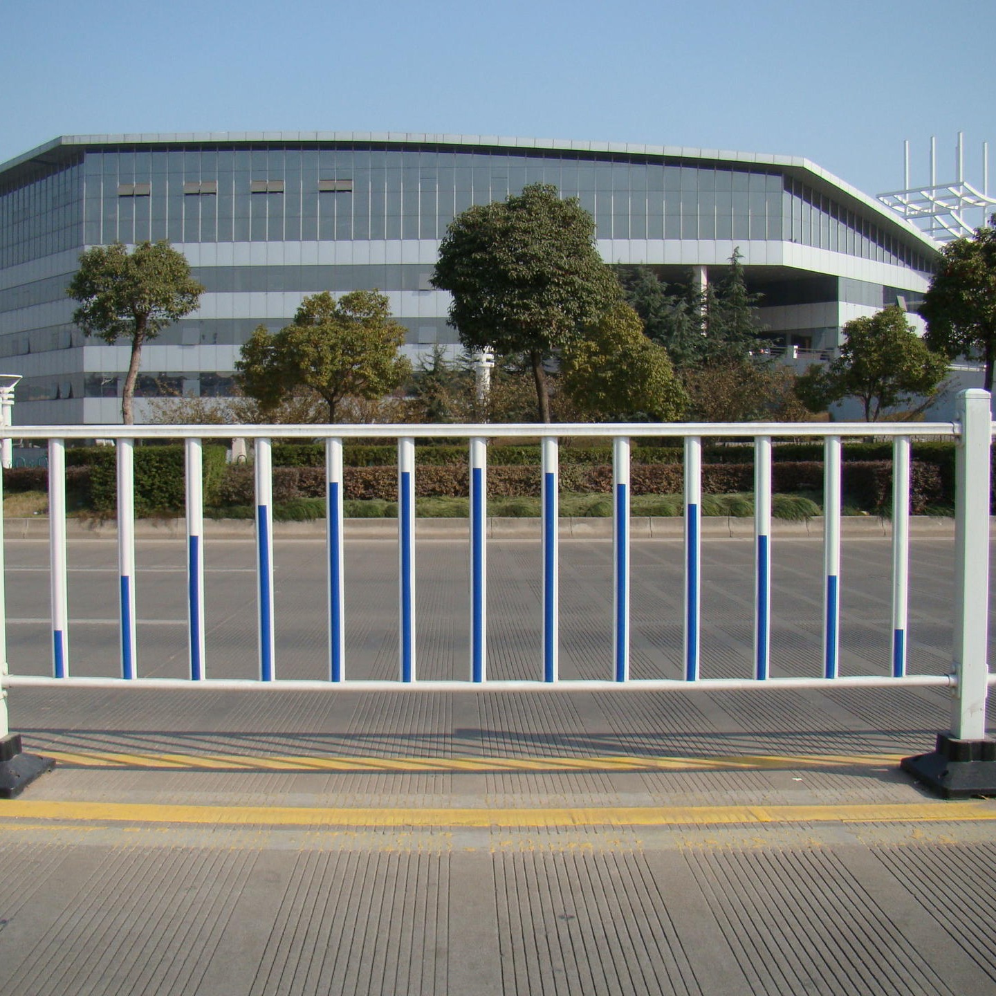 广东中山交通标志护栏机动车防撞护栏锌钢公路护栏桥梁人行道防护栏杆